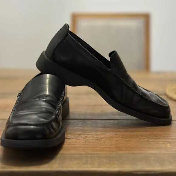 GUCCI Classic Leather LoafersSlip On Size 8 BLACK